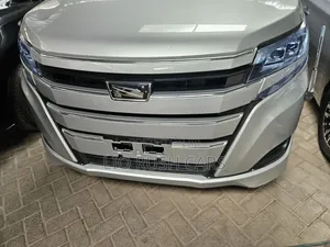 Toyota Noah 2018 Silver