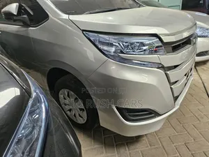Toyota Noah 2018 Silver
