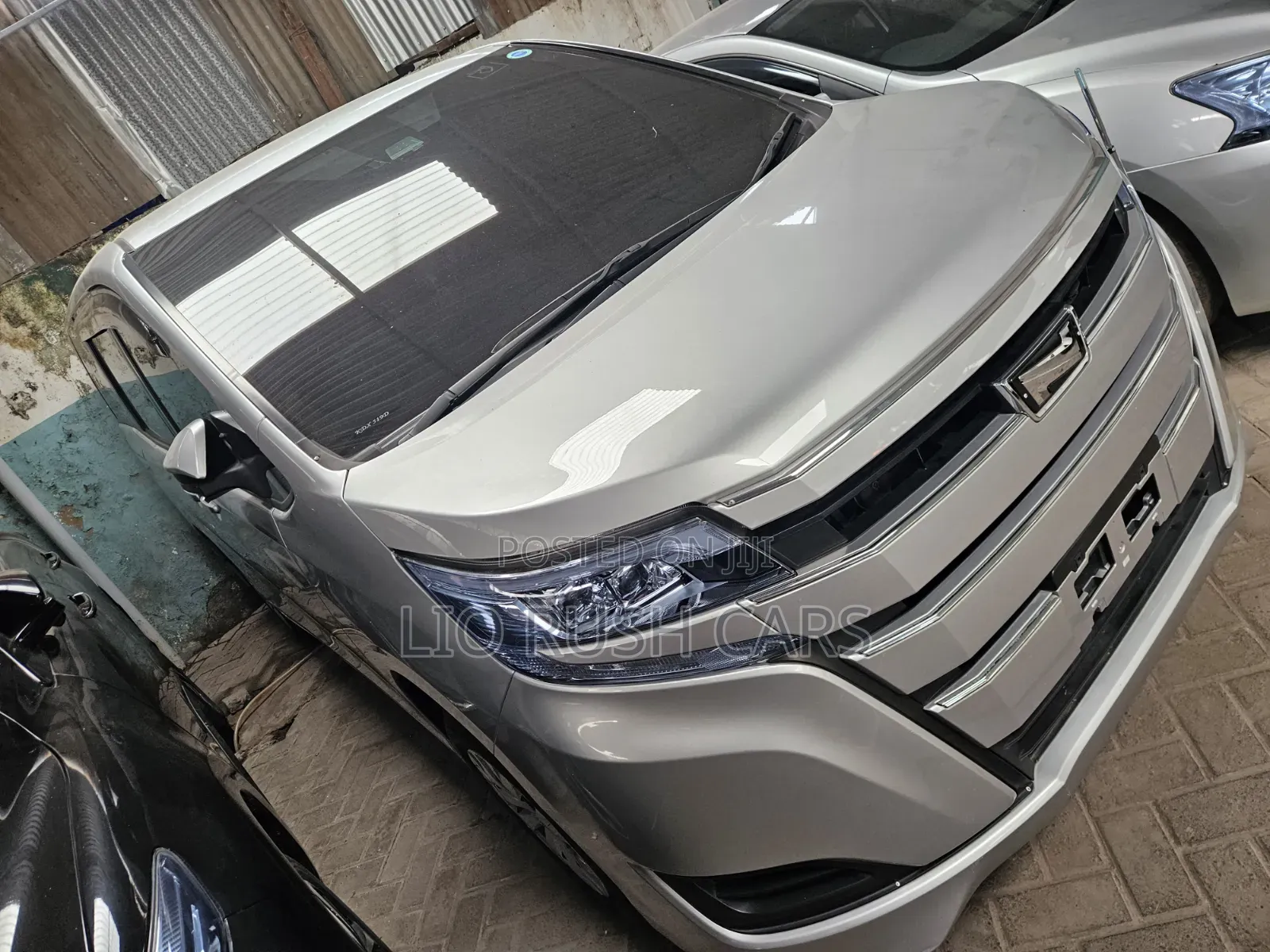 Toyota Noah 2018 Silver