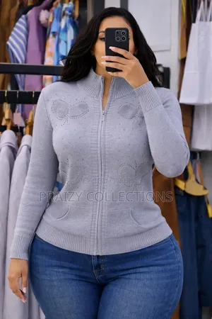 Butterfly Detailed Free Zipped Sweater
