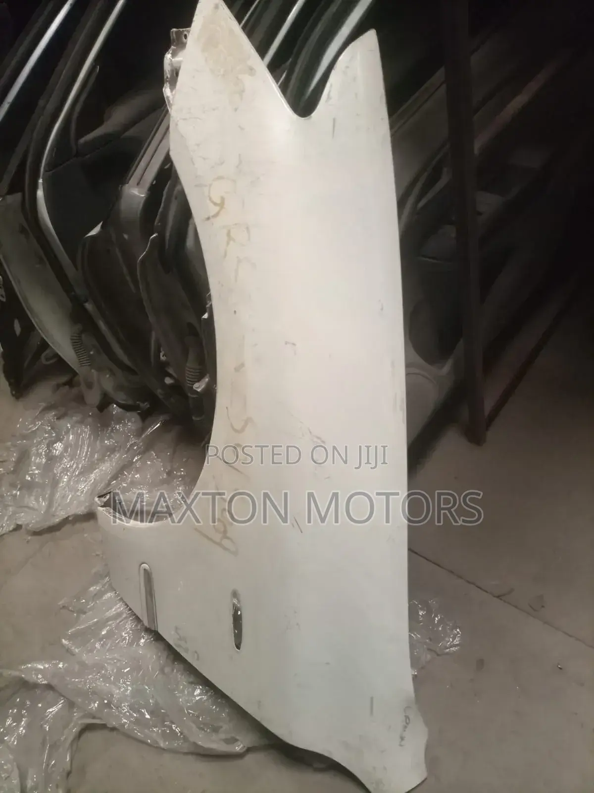 Crown Athlete2005-2008 Wing Fender