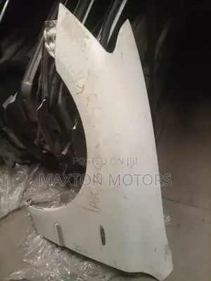 Crown Athlete2005-2008 Wing Fender
