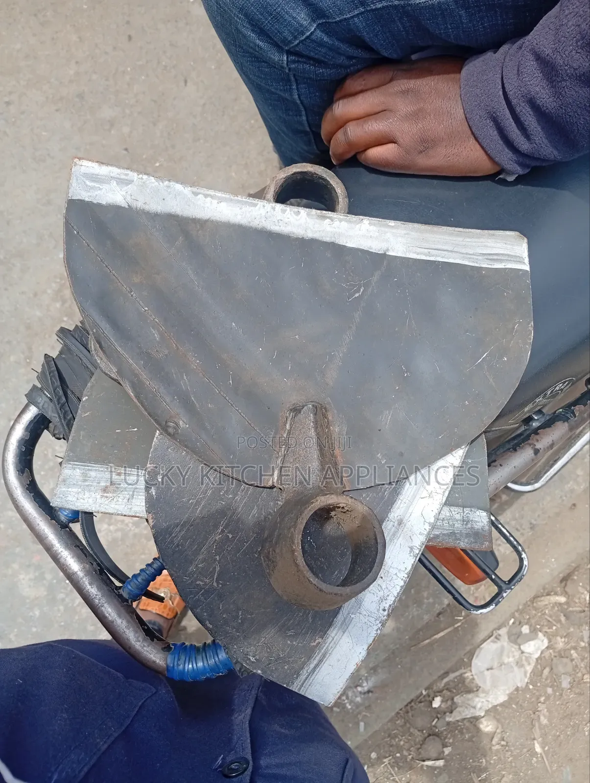 Half Moon Jembe Heavy Duty.