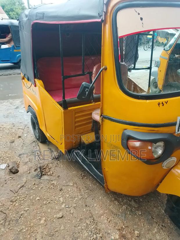 Piaggio 2020 Yellow