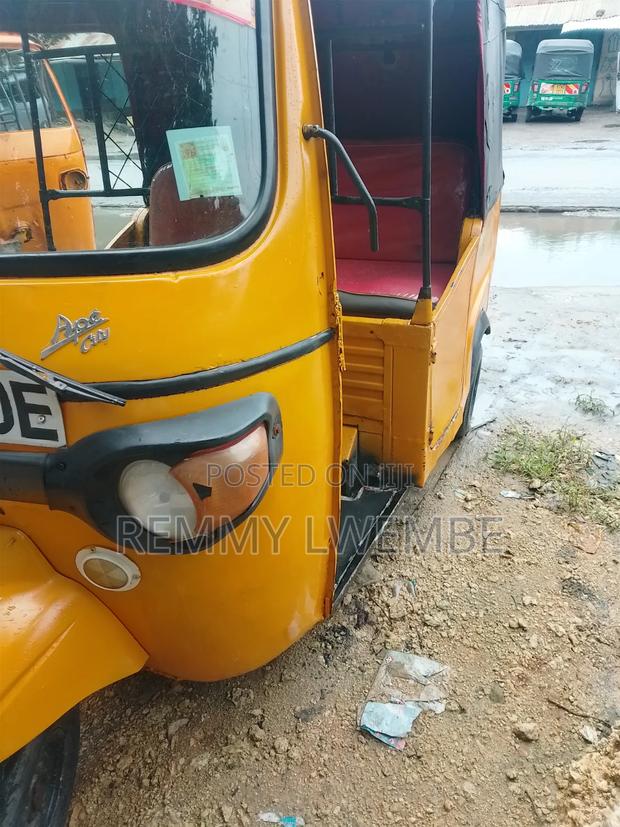 Piaggio 2020 Yellow - thumbnail 5