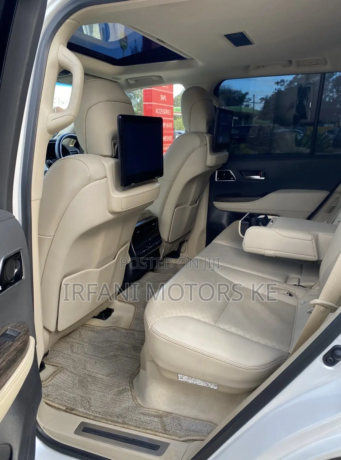 Toyota Land Cruiser LC300 2023 White