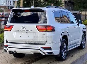 Toyota Land Cruiser LC300 2023 White