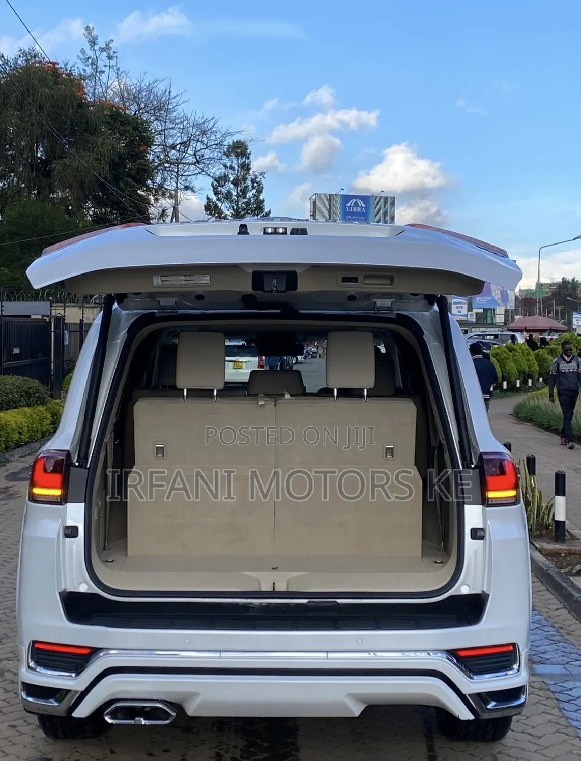 Toyota Land Cruiser LC300 2023 White