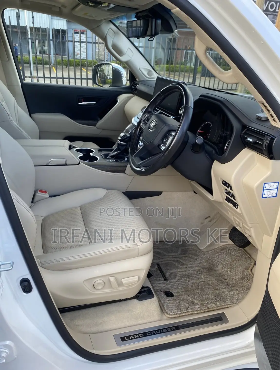Toyota Land Cruiser LC300 2023 White