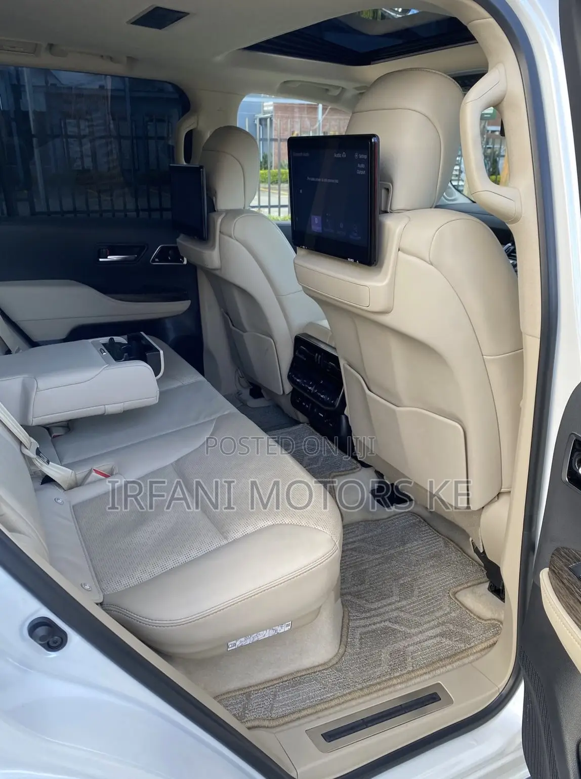 Toyota Land Cruiser LC300 2023 White