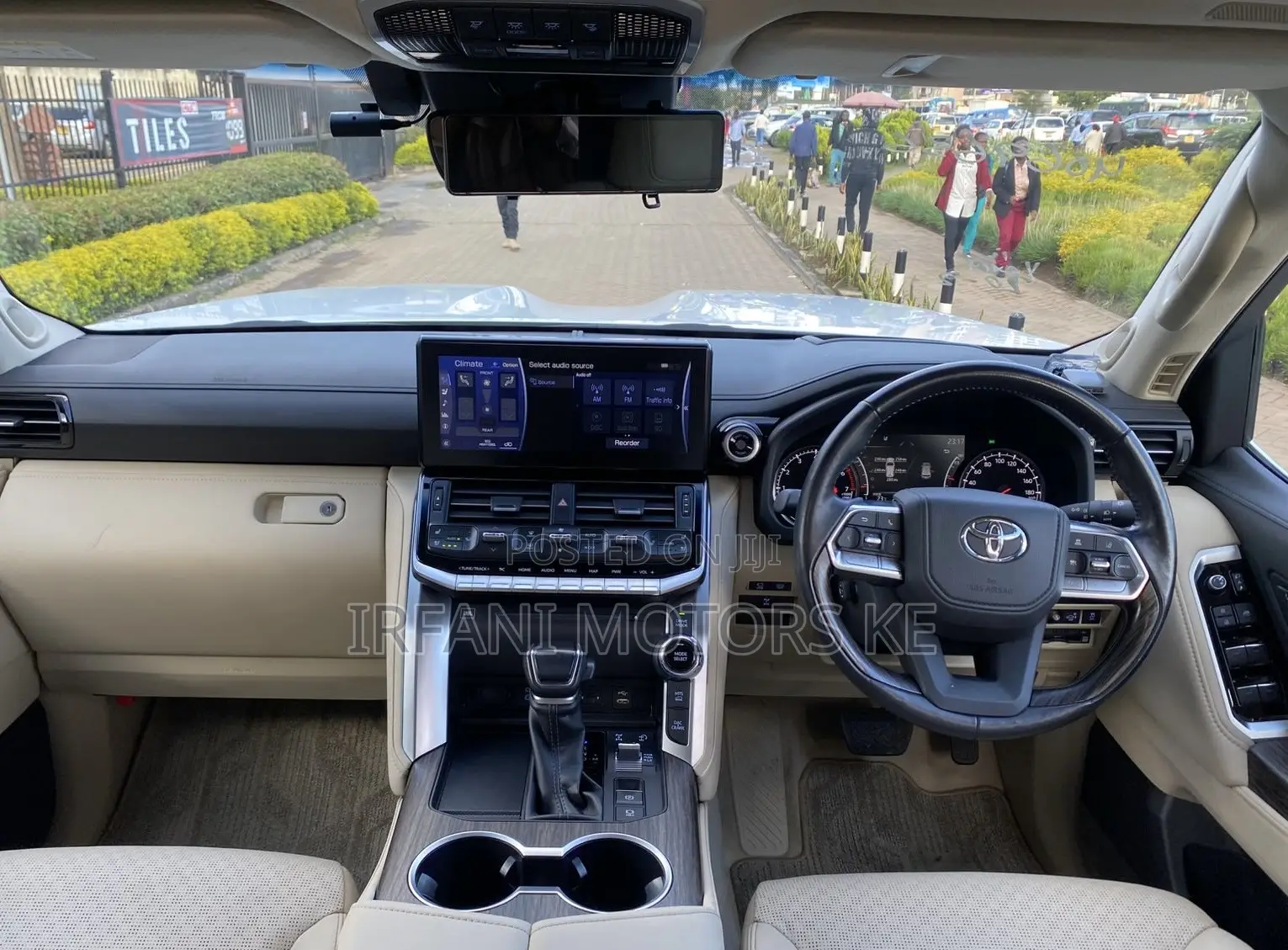Toyota Land Cruiser LC300 2023 White
