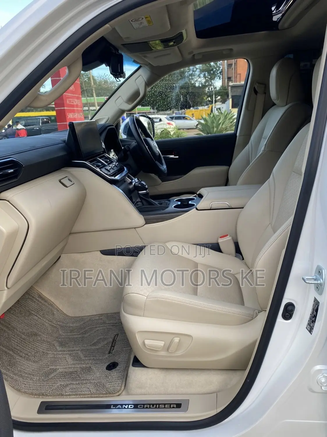 Toyota Land Cruiser LC300 2023 White