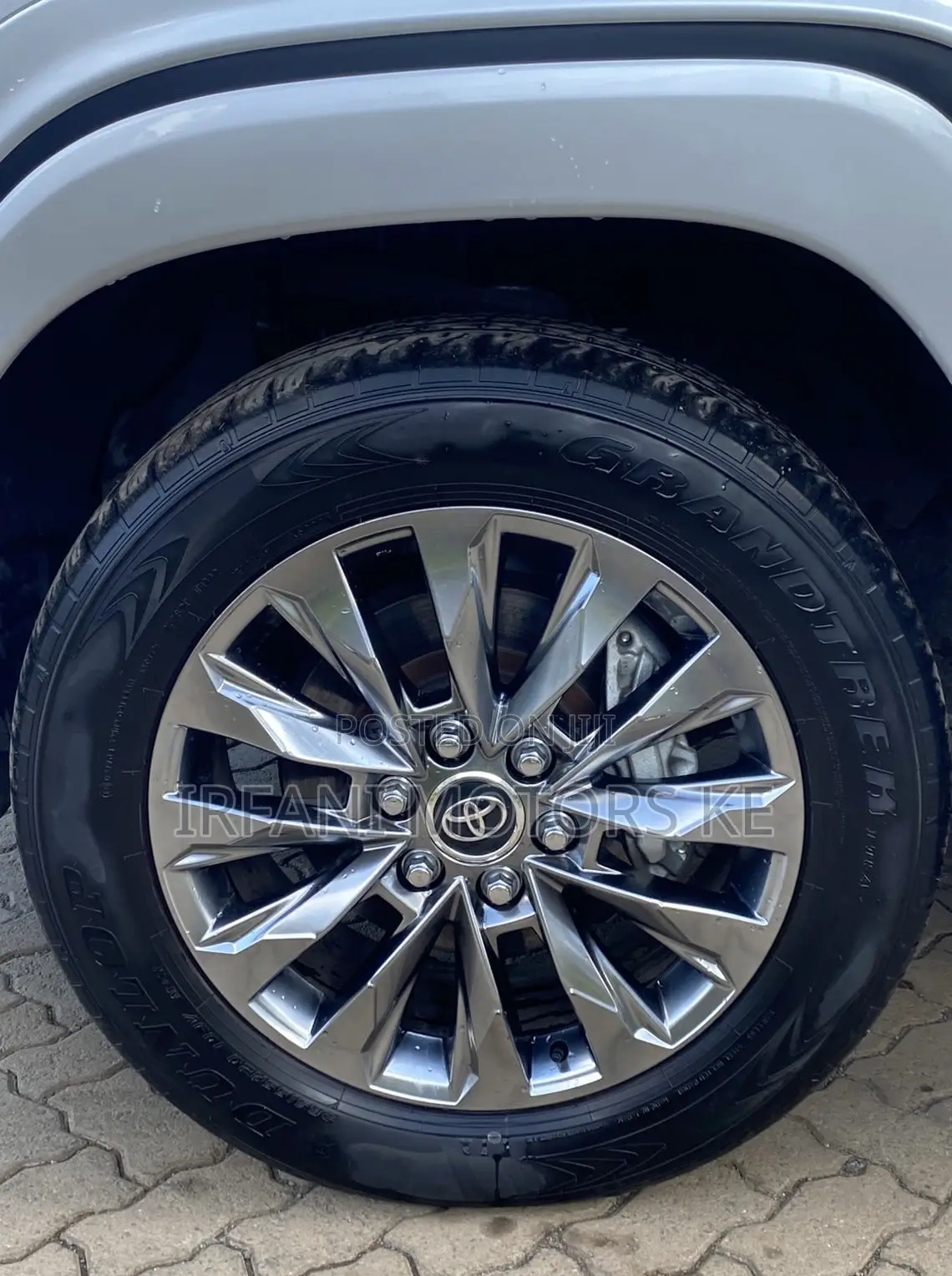 Toyota Land Cruiser LC300 2023 White