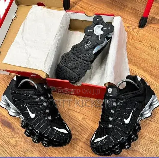 Nike Shox Tl “Black Silver “
Quality Leather 
 Size 40-45