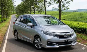Honda Shuttle 1.5 Hybrid 4WD 2018 Silver