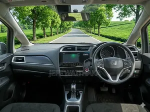 Honda Shuttle 1.5 Hybrid 4WD 2018 Silver