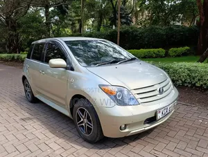 Toyota IST 2007 Gold