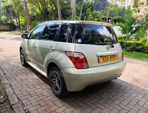Toyota IST 2007 Gold