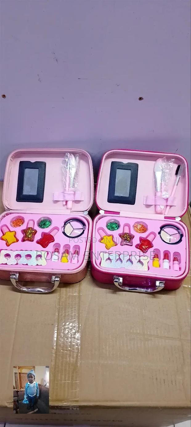 Girl Kids Makeup Kits
