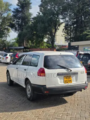 Nissan Advan 2002 White
