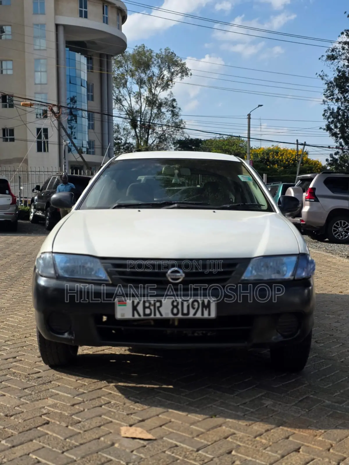 Nissan Advan 2002 White
