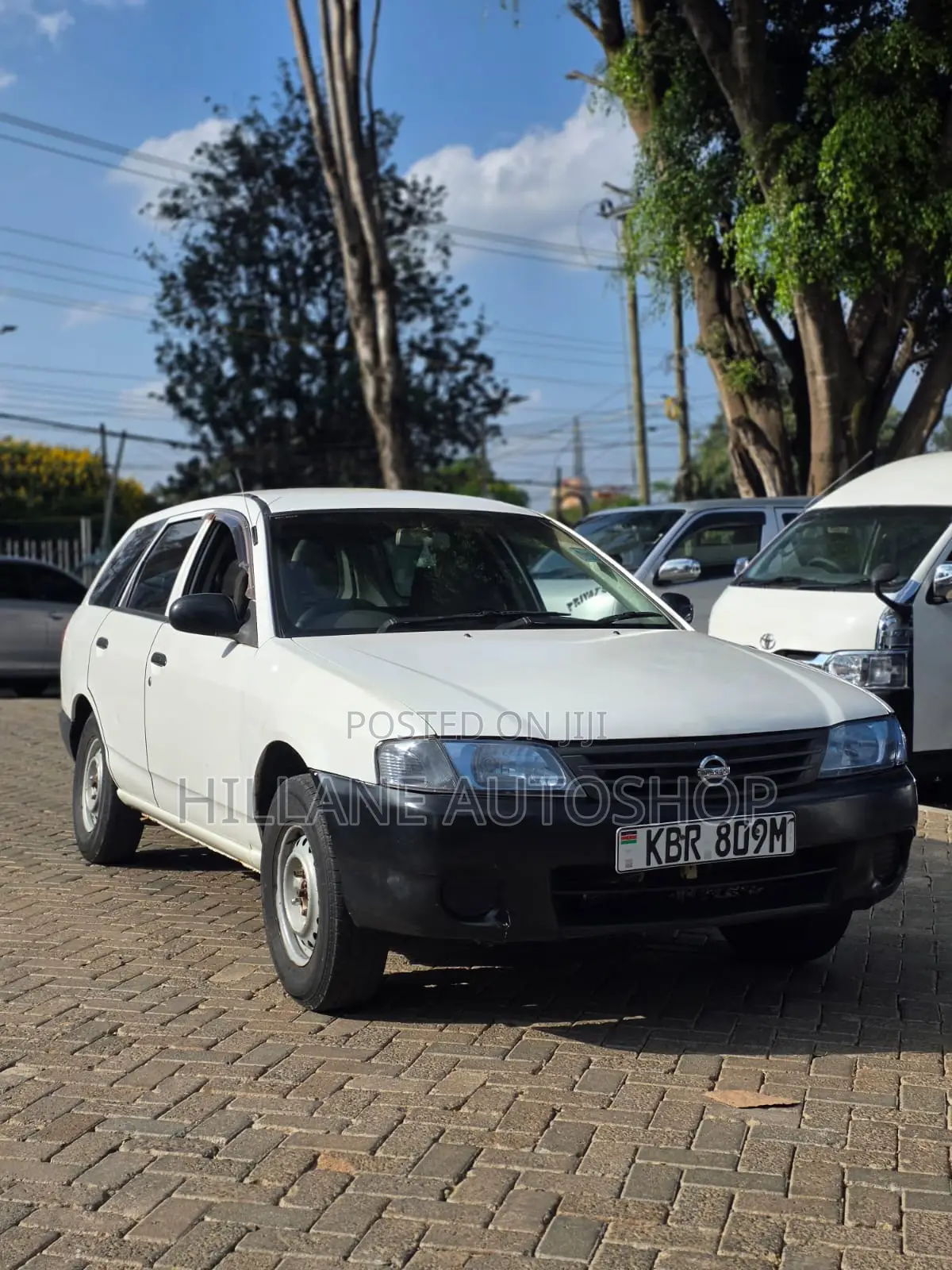 Nissan Advan 2002 White