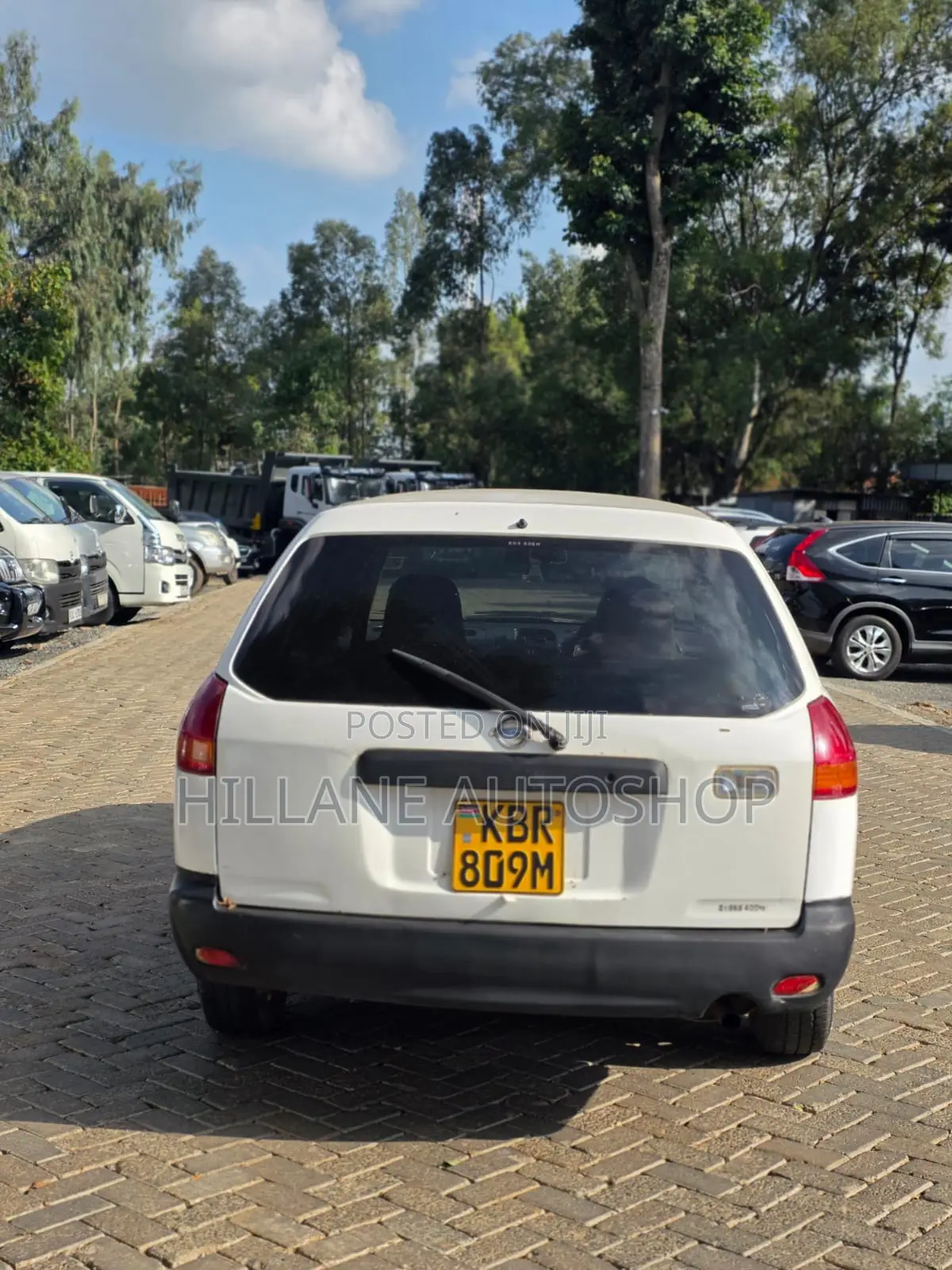 Nissan Advan 2002 White