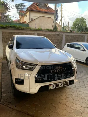 Toyota Hilux 2022 White