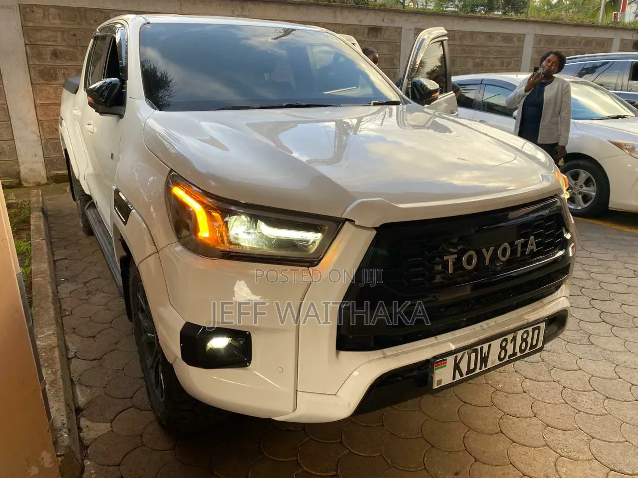 Toyota Hilux 2022 White