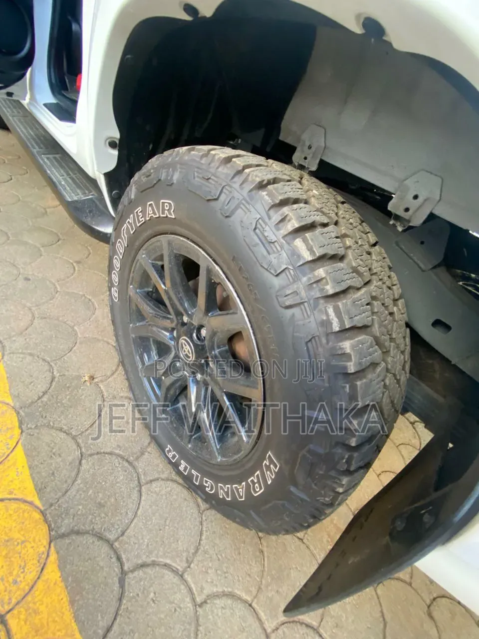 Toyota Hilux 2022 White