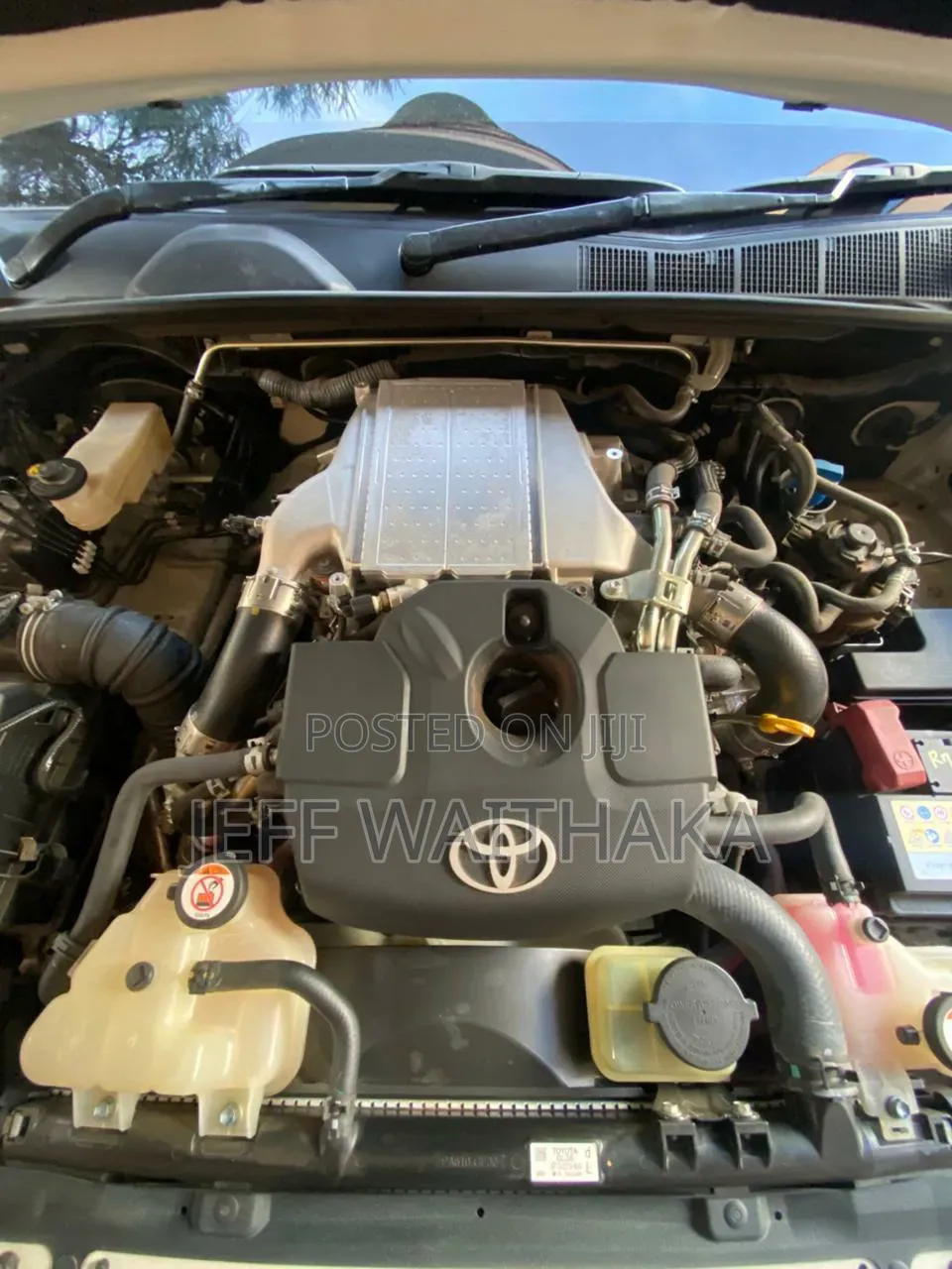 Toyota Hilux 2022 White