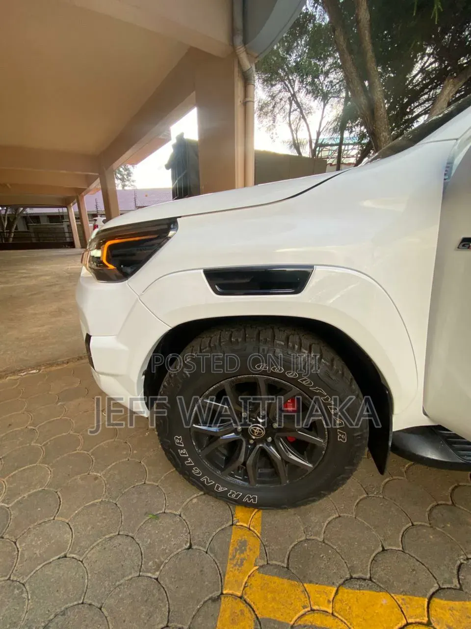 Toyota Hilux 2022 White