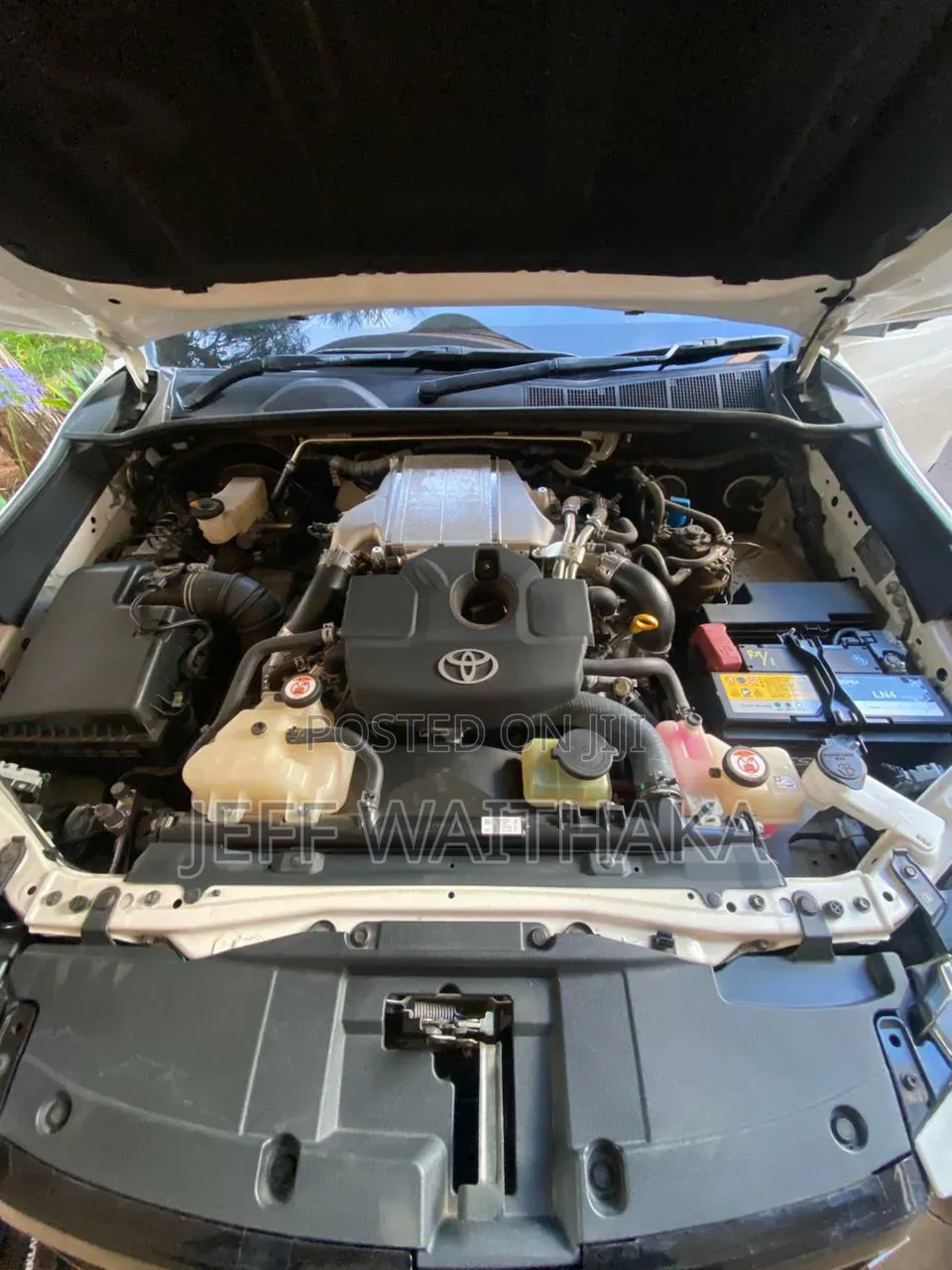 Toyota Hilux 2022 White