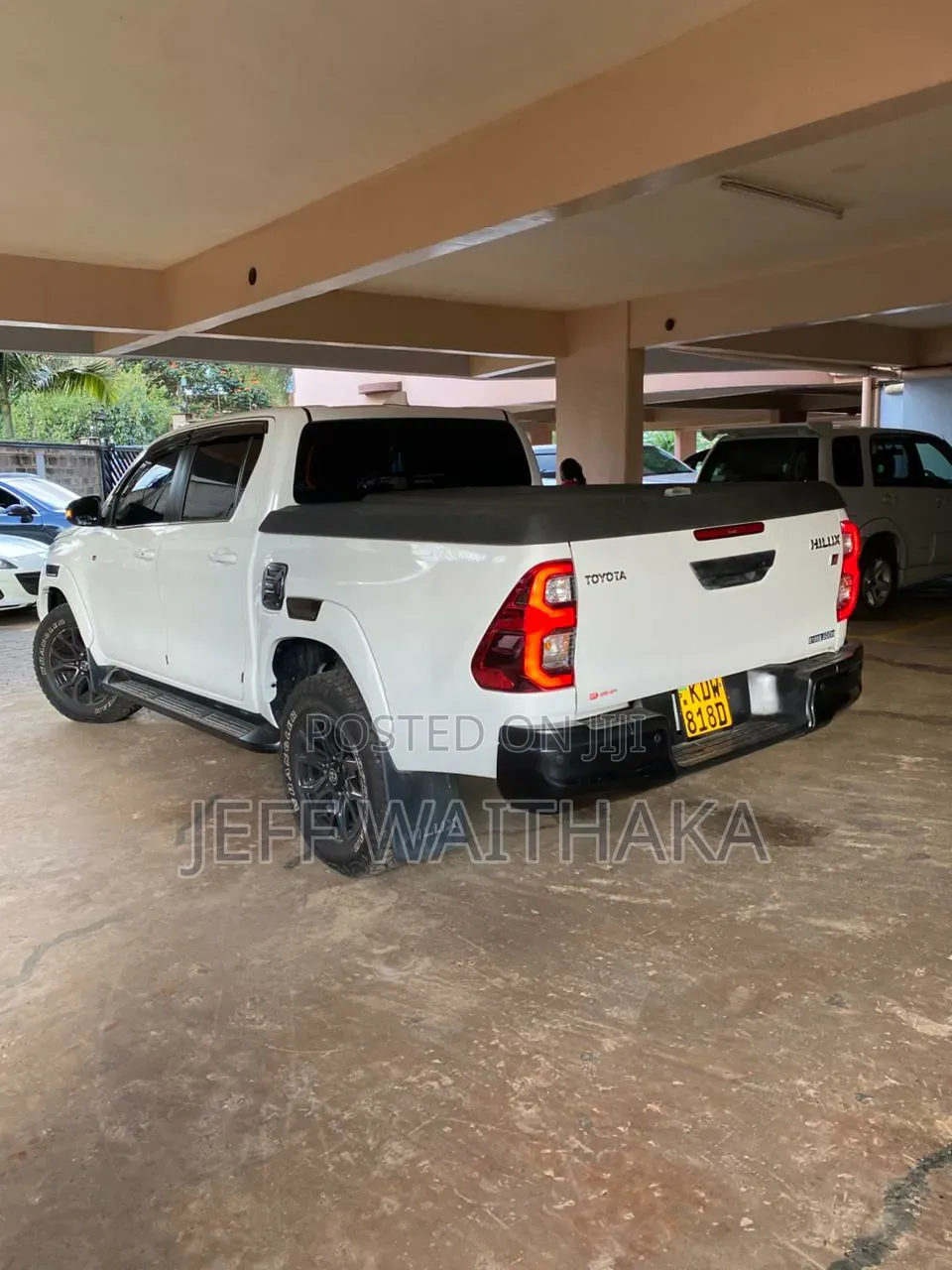 Toyota Hilux 2022 White