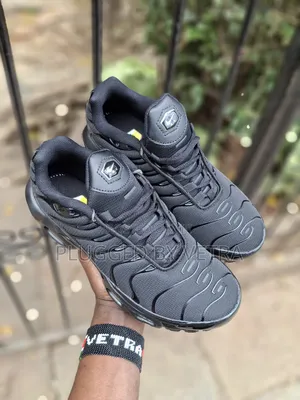 Nike Tn in "Tripple Black Colourway"Sneakers.