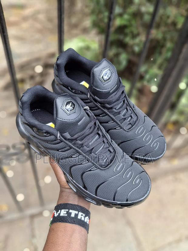 Nike Tn in "Tripple Black Colourway"Sneakers.