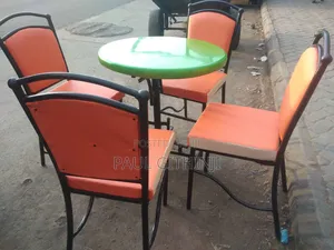 Round Table Hotel Set