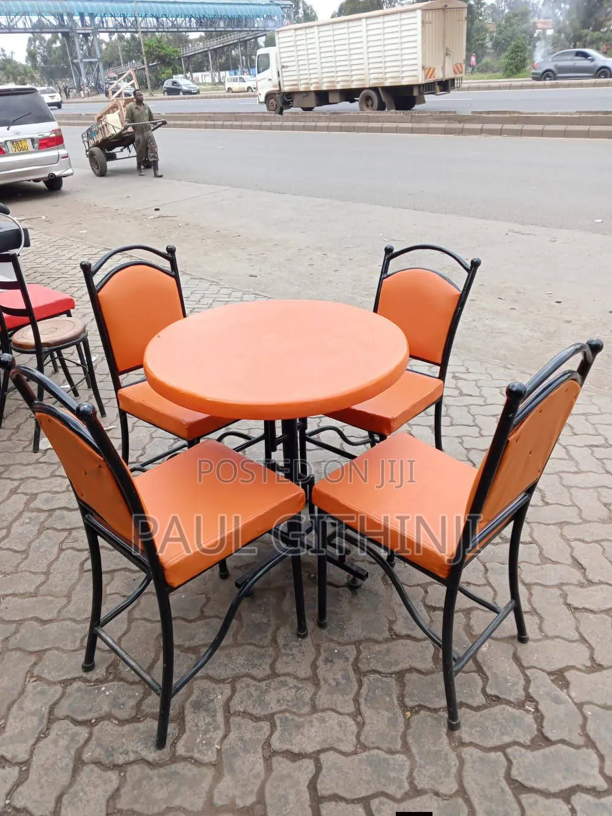 Round Table Hotel Set