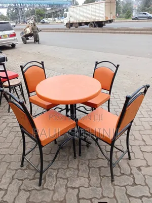 Round Table Hotel Set