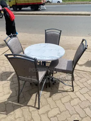 Round Table Hotel Set