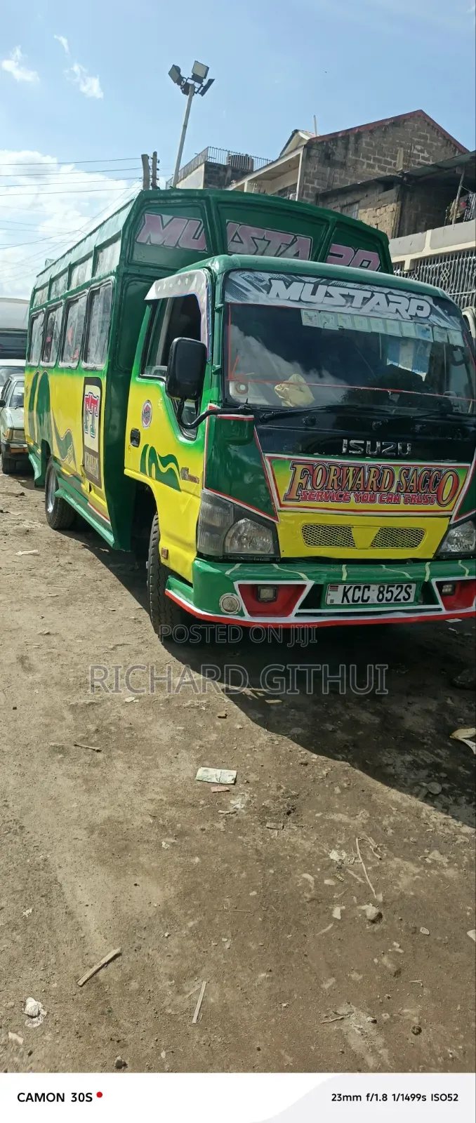 Isuzu NQR 2015 Yellow