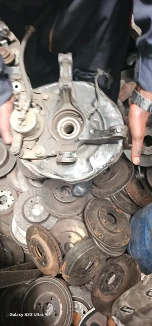 Toyota Passo Sette Front Hub