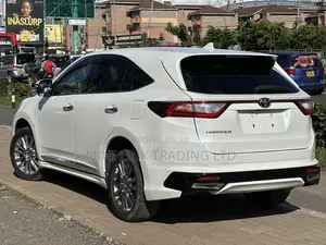 Toyota Harrier 2.0 2019 Off white