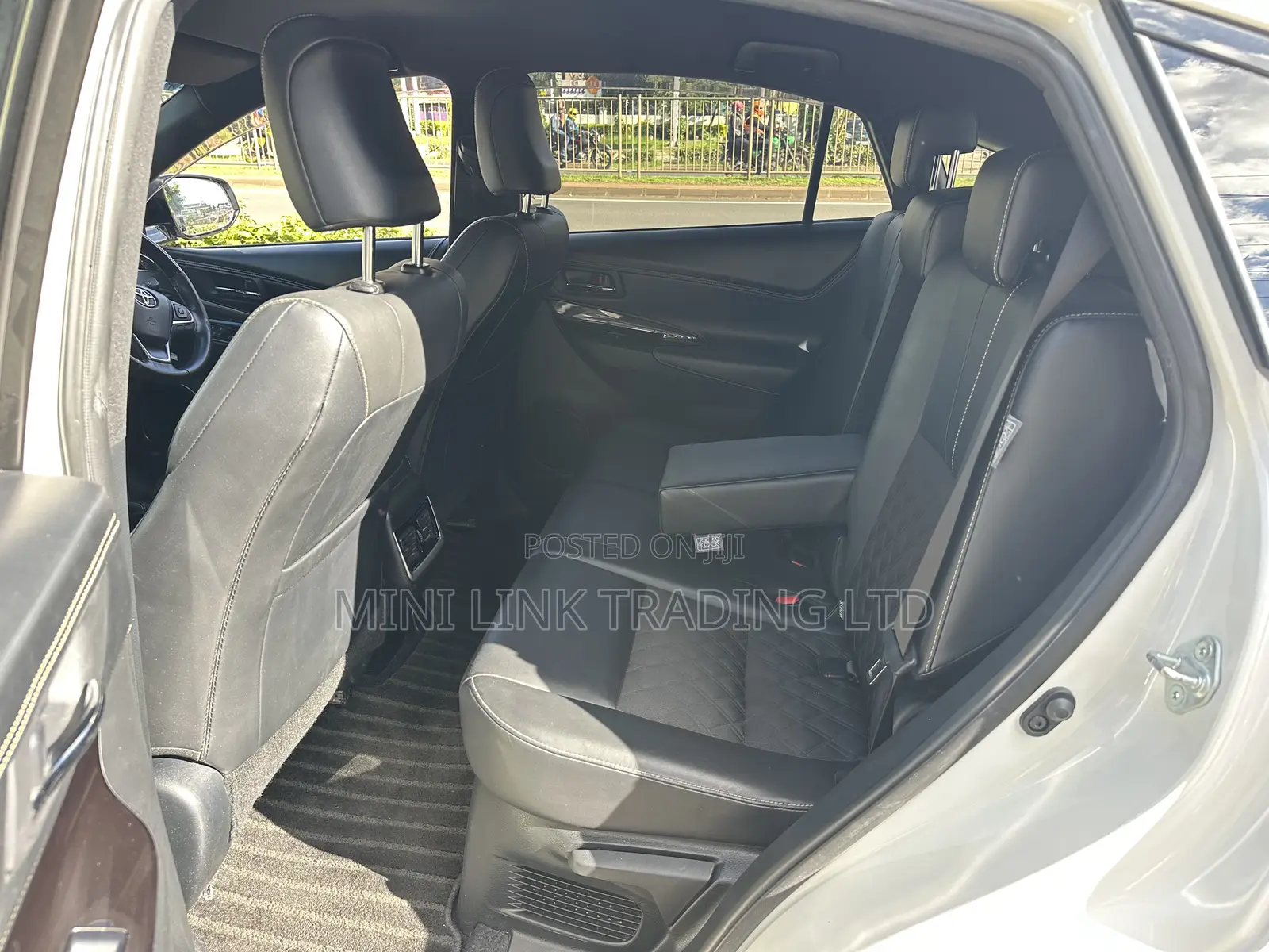 Toyota Harrier 2.0 2019 Off white