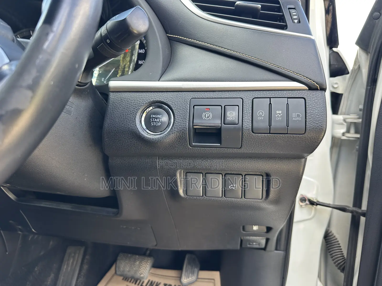 Toyota Harrier 2.0 2019 Off white
