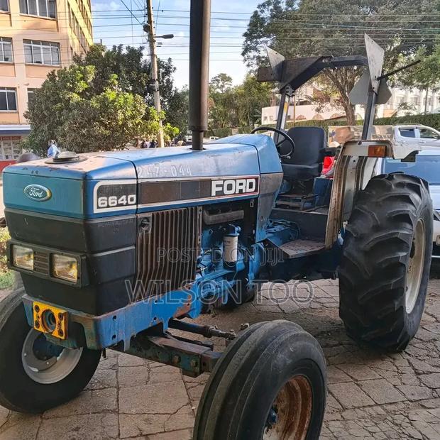 Tractor Newholland 6640