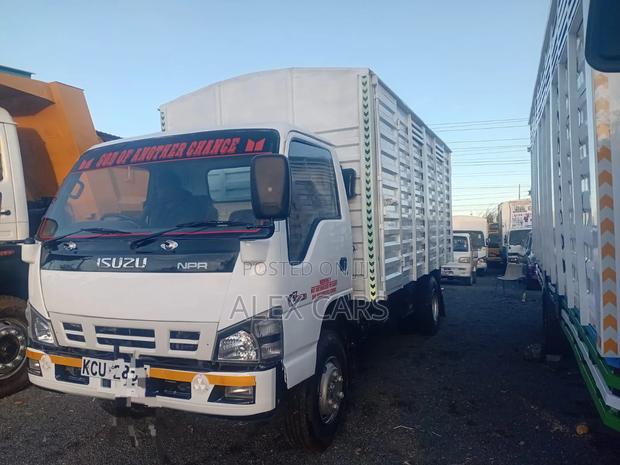 Isuzu NPR Truck - thumbnail 3