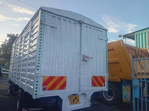 Isuzu NPR Truck - thumbnail 4