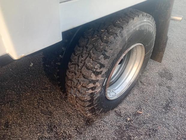 Isuzu NPR Truck - thumbnail 8