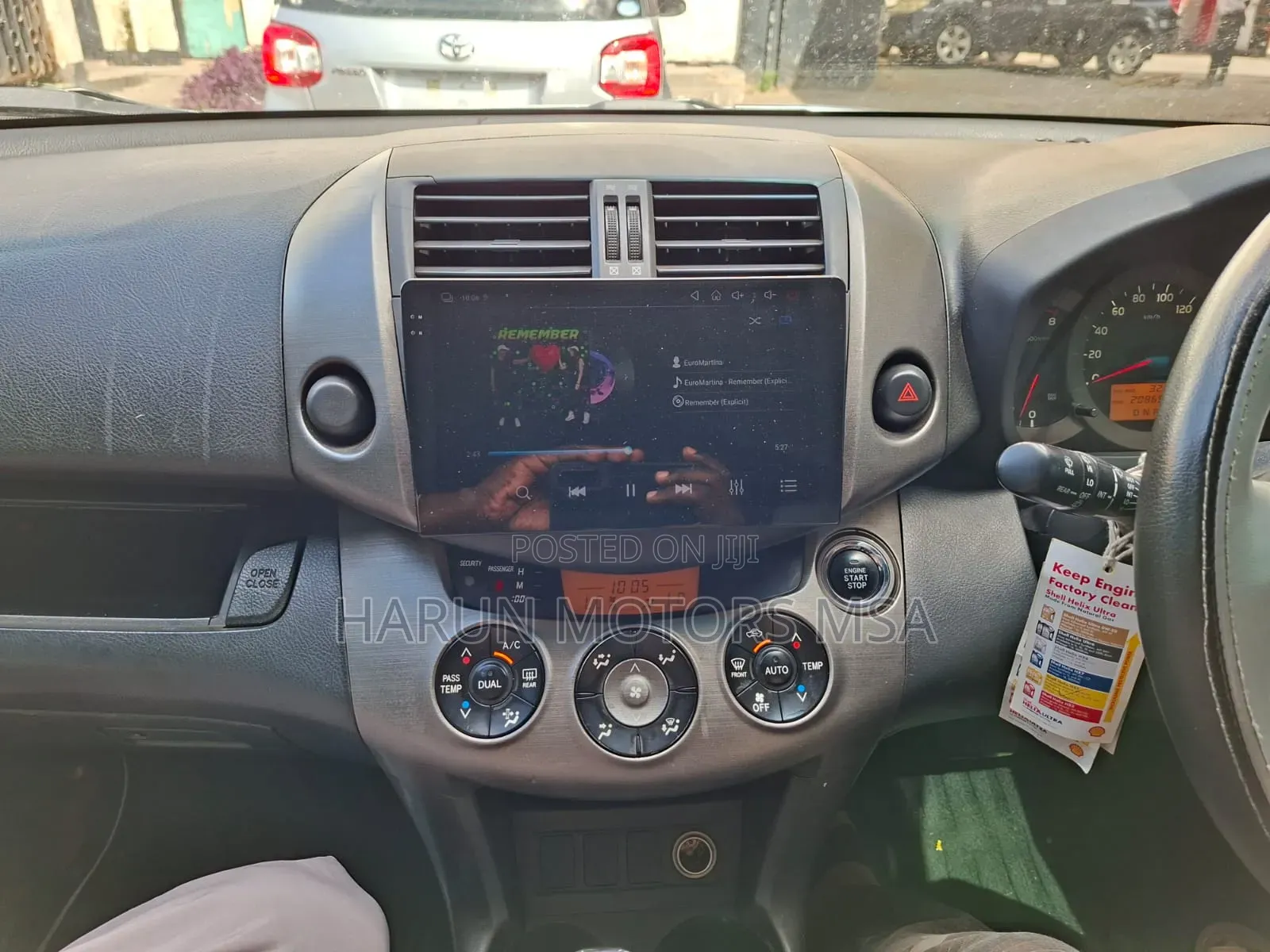 Toyota Vanguard 2012 White